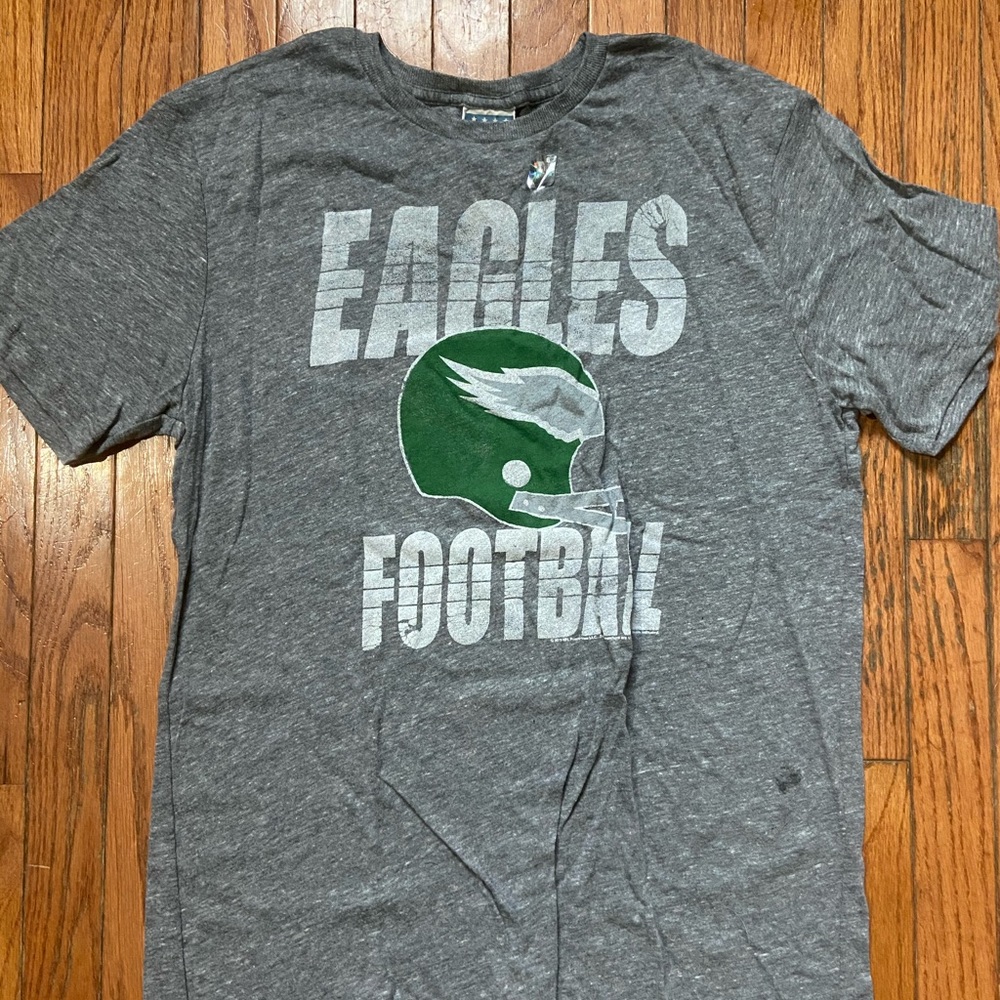 Grey men’s Eagles Football t-shirt size L